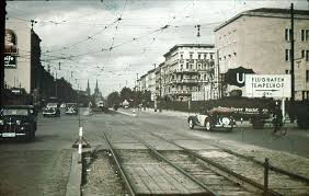 Tempelhofer Damm Richtg Norden Heute Platz Der Luftbrucke Im Hintergrund Die Bonifatiuskirche An Der Y Berlin Geschichte Berlin Tempelhof Historische Fotos