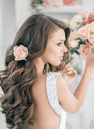 There are lots of curly hairstyles and chic loose updos, as well as hairstyles with hair flowers and 'dos to wear with a veil for your beach wedding. Long Curly Beach Wedding Hairstyles 1 Gloss Salon Flickr