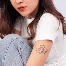Vị trí bắp tay tương đối được ưa thích bởi nam giới bởi đặc trưng bộc lộ sự mạnh mẽ, nam tính. 50 Hinh XÄƒm Mini á»Ÿ Cá»• Tay Canh Tay Cho Ná»¯ Ä'áº¹p Va Y NghÄ©a Nháº¥t Inkaholic