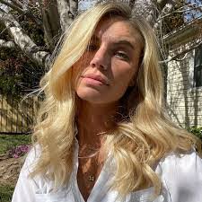 Leann Lackey's Instagram, Twitter & Facebook