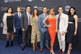 News & interviews for the baker and the beauty. The Cast Of Baker And The Beauty Is Pushing Back Against Abc For Cancelling The Only Latinx Show On Prime Time Television Glitter Magazine