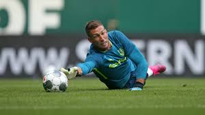 Born 22 september 1982) is a dutch footballer who plays as a goalkeeper for stekelenburg made his debut for the netherlands in 2004, and has earned 58 caps in total as of july 2018, he was understudy to edwin van der sar at. Stekelenburg Krijgt Jaar Na Interesse Real Madrid Slecht Nieuws In Engeland Goal Com