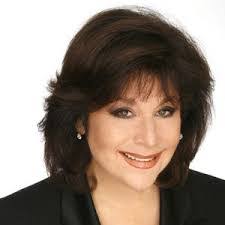 Lee Feather's Instagram, Twitter & Facebook