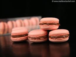 Macarons Framboise Fourres Chocolat Recette Avec Images Macaron Framboise Macaron Chocolat Framboise