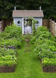 Sympatisches Gartenhaus Aus Holz Selber Bauen 17 Funktionale Ideen Garten Bauerngarten Und Garten Ideen