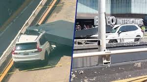 (VIDEO) Estructura metálica cae frente a Paseo Interlomas: hay 2 muertos y 6 heridos