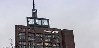 Since January 2013 The 150 Square Metre Three Sided Media Facade Shines On The 60 Metre High Roof The Skyscraper Is Head Office Of The Volksban Led Bildschirm
