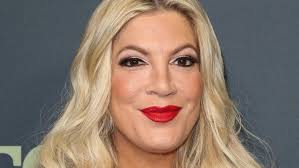 Tori spelling played a love interest to dustin diamond's character on saved by the bell. Tori Spelling So Grateful As Her 5 Kids Help Celebrate Her Birthday At Home Kvue Com