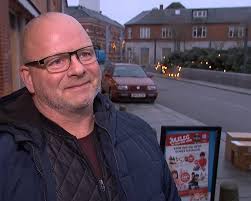 Stort juletræ væltede i blæsten