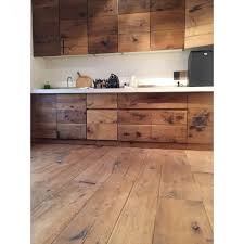 ces sols qui imitent le parquet a la perfection elle decoration parquet pvc parquet gris parquet chene blanchi