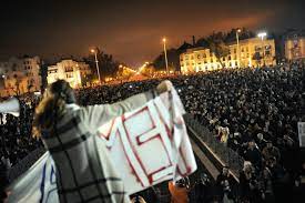 Máris mutatjuk, mennyit vesz ki a zsebéből. Internetado Elleni Tuntetes A Bekes Demonstraciobol Majdnem Oszlatas Lett 24 Hu