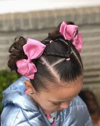It's easy and quick to do and looks beautiful. Hairstyles For Kids Videos Rubber Bands Pinkhair Reddress Lipstick Girly Hairstyles Kids Hairstyles Girl Hair Dos