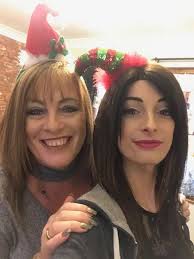 Woman beat breast cancer aged 24 but just days later her mum got same  devastating diagnosis