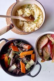 Civet De Marcassin Aux Poires Et Puree Au Celeri Rave Recept Vlees Koken Avondmaaltijden