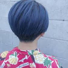 ショート ネイビーブルー ストリート 刈り上げ女子 ヘアスタイルや髪型の写真 画像 刈り上げ女子 ツーブロック 女子 刈り上げ