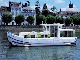 Forward cabin with double bed, hanging cupboard and storage. Hausboot Penichette 935 W Mieten Frankreich Binnengewasser Bretagne Chartern Motorboot Hausboote