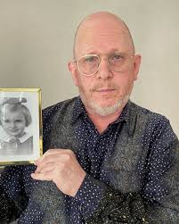 Paul herdenkt nichtje met boek: 'Zolang je nog over iemand praat is deze  nog niet dood'