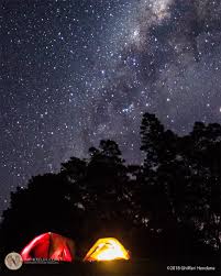 Kegiatan pendakian gunung umumnya dilakukan di tengah malam. Malam Seribu Bintang Di Puncak Sulibra Gunung Artapela 1 Nyikreuh