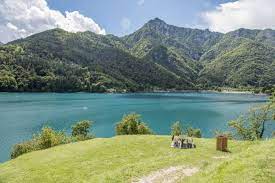 La funivia, che viaggia a quota 1491 metri aveva ripreso a funzionare da poco. Sei Passeggiate Facili Vista Lago In Tutta Italia 6 Di 6 Touring Club
