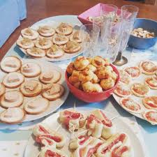 Pendaison De Cremaillere Time Pleins De Bonnes Choses A Manger Time To Celebrate Bon Dimanche A Vous Food Breakfast Desserts