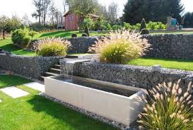 Mit Gabionen Und Boschungssteinen Garten Landschaftsbau Garten Garten Pflanzen