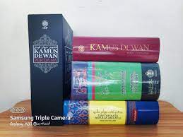 Definisi media sosial & klasifikasinya menurut kamus dewan bahasa edisi keempat, media bermaksud alat atau pengantara dalam komunikasi ataupun perhubungan. Kamus Dewan Bahasa Dan Pustaka Edisi Keempat