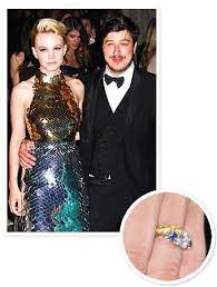 Carey Mulligan S Wedding Ring See The Photo Celebrity Weddings Met Gala Yellow Gold Wedding Band
