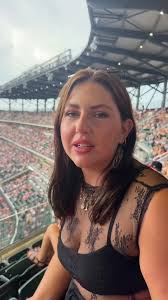 not HOTTOGO but he sang no hands #lukebryan @Kelsey.Human