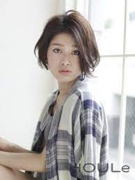 前下がりショートボブ 前髪なしで大人っぽい魅力アップしよう 前髪なし ボブ 小顔 髪型 ショートボブ 丸顔