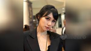 Daniella sya yeng yeng (bahasa cina: Daniella Sya Terpaksa Tolak Tawaran Produksi Hollywood
