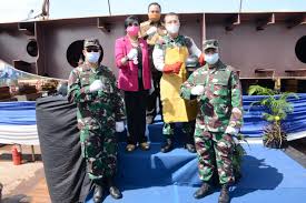 Sejak 2015 lalu, industri galangan kapal (shipyard) di batam terpuruk. Tni Al Bangun Satu Kapal Bcm Di Galangan Pt Batamec Batam Https Www Regalianews Com