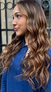 “¡Ame la personalidad de Carli ! 🌟 El balayage quedó simplemente  espectacular: tonos miel vibrantes, pero sutiles y finos. ¡No podía quedar  más feliz con el resultado! 💇‍♀️✨”, #balayage #peluqueria ...