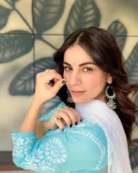 Pin By ب ري ت آ و ک آرآن On احلا صور بريتا In 2020 Stylish Dress Designs Indian Tv Actress Dress Neck Designs