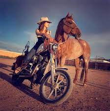 A Horse Trainer Sitting On A Motorcycle Next To Her Horse Bndailyfix Bngrams Horse Mustangs Wild Horsewhisperer Horses Horse Trainer Wonder Woman