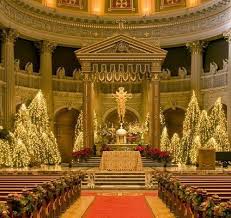 Pictures Of Christmas Wedding Ideas Lovetoknow Christmas Wedding Decorations Church Christmas Decorations Christmas Wedding
