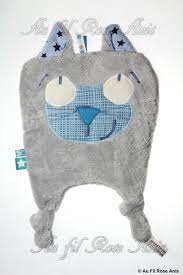 Doudou Plat Tissu Polaire Et Coton Gris Jeux Peluches Doudous Par Au Fil Rose Anis Doudou Diy Couture Doudou Doudou Etiquette