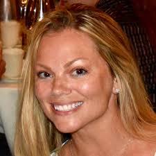 Andrea Thompson's Instagram, Twitter & Facebook