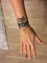 Bracelet Tattoo Bracelettattoo Idee Per Tatuaggi Tatuaggi Tatuaggi Polso