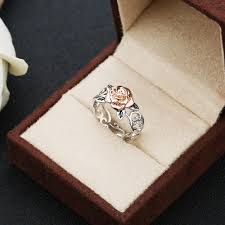Maybe you would like to learn more about one of these? Bentuk Bunga Mawar Hollow Rose Gold Warna Perak Cincin Untuk Wanita Pernikahan Hadiah Perhiasan Wanita Anel Top Kualitas Fashion Rings Aliexpress