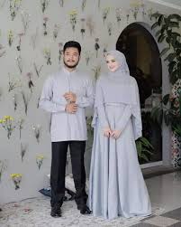 Model baju couple buat pesta kondangan terbaru yg paling terkenal merupakan kombinasi dress longdress atau gamis buat wanita. Baju Couple Kondangan Simple