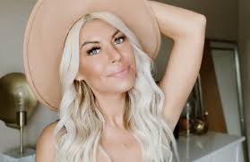 Holly Vanselow: How Instagram Became My Side Business