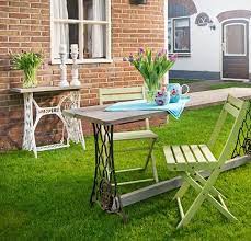 maak een tuintafel van oude singer naaimachinetafel naaimachine tafels buitendecoraties tuintafels