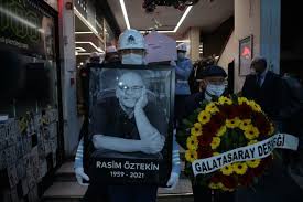 Usta sanatçı rasim öztekin 62 yaşında hayatını kaybetti. Rasim Oztekin Son Yolculuguna Ugurlandi