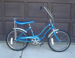 Spent Many Hours Riding A Bike Like This Was Better With A Friend Riding Behind On The Seat Had To Keep Your Feet Out O Schwinn Bike Schwinn Banana Seat Bike