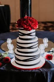 Black And White Wedding Cakes With Red Roses Sultry And Decadent Hyde Bellagio Wedding Las Vegas Wedding Planner Black And White Wedding Cake Wedding Cake Red Wedding Cake Roses
