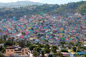 Le judoka joel brutus mène les athlètes d'haïti durant le défilé des nations de la cérémonie d'ouverture des jeux olympiques de beijing, en 2008. Un Quartier De Port Au Prince Haiti Haiti