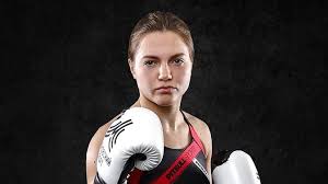 Дмитрий бивол vs айзек чилемба. Boec Bkfc Makarova Rasskazala Pochemu Vybrala Boks Na Golyh Kulakah Rt Na Russkom