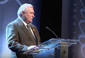 Nie można mieć pretensji do słońca, że się kręci wokół ziemi. Lech Walesa Nobel Peace Prize 1983 Bcc Speakers