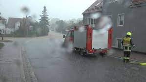 Regen, schneefall, wind, gewitter gefrierender regen. Hochwasser Wetter In Bayern Katwarn Ausgelost Regional Sollen Fenster Und Turen Geschlossen Bleiben Bayern