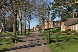 Bournville Green Looking Nw Up The Top Path Bournville 2 Jpg 660 442 Bournville Birmingham England Places